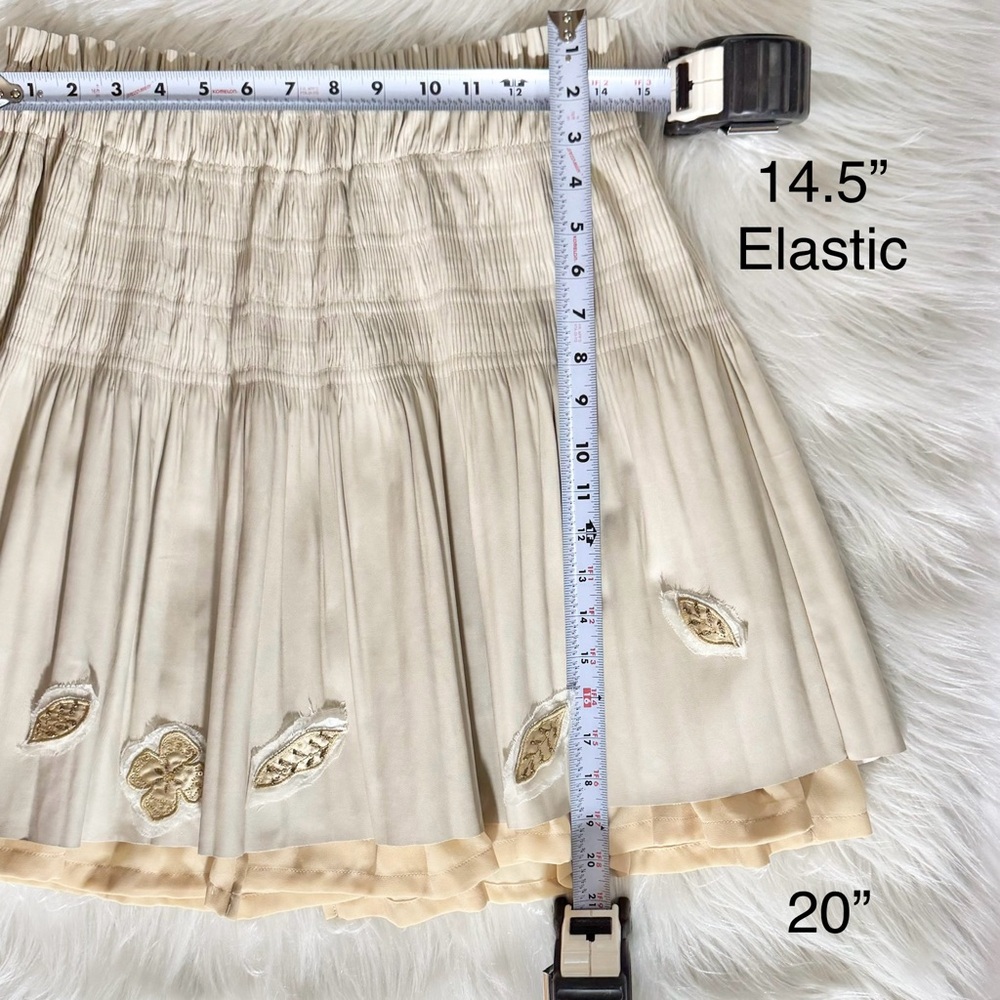 7 For All Mankind Beige Faux Leather Floral Appliqué Smocked Mini Skater Skirt M - Picture 9 of 9